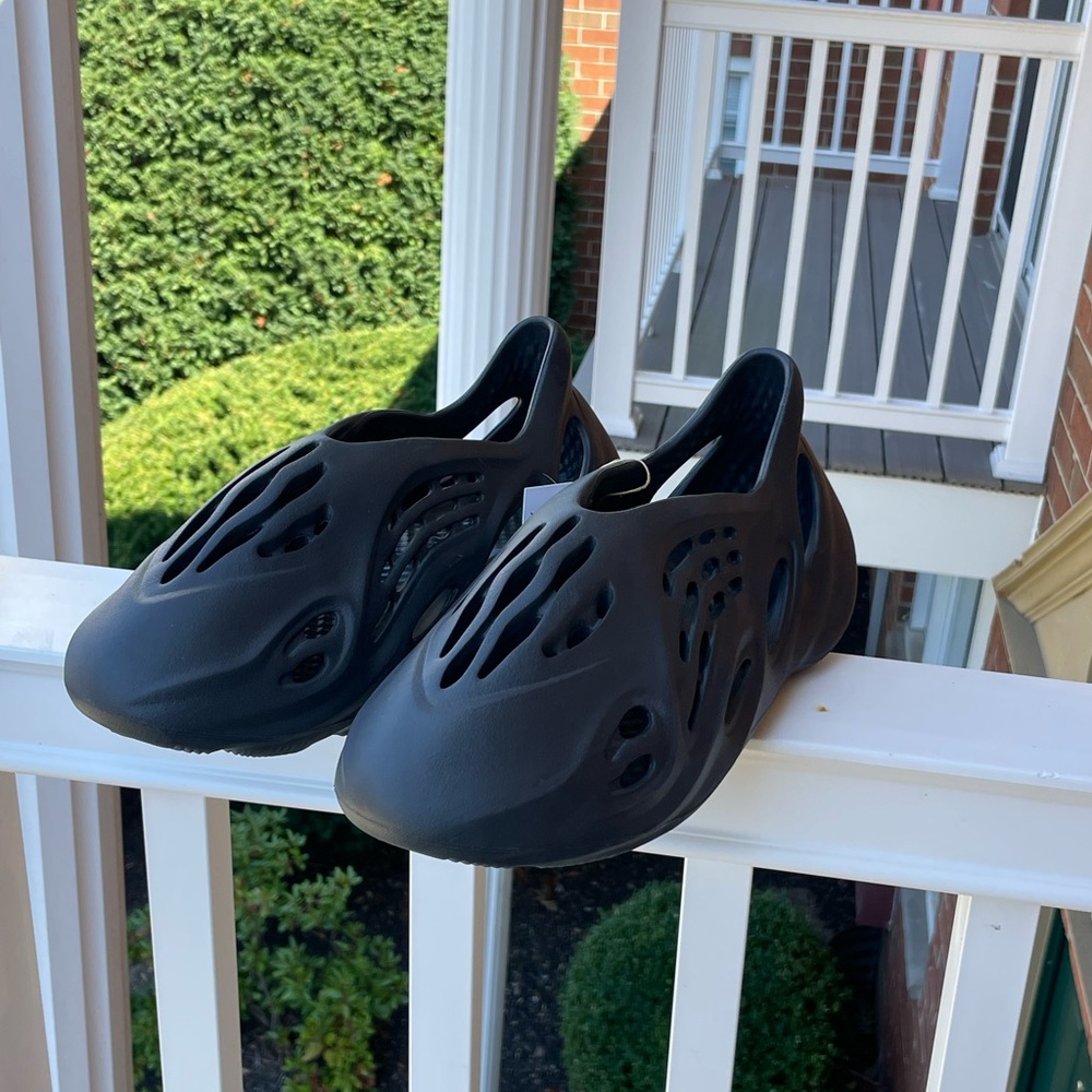 Yeezy Foam Rnr ONYX Sz 11
